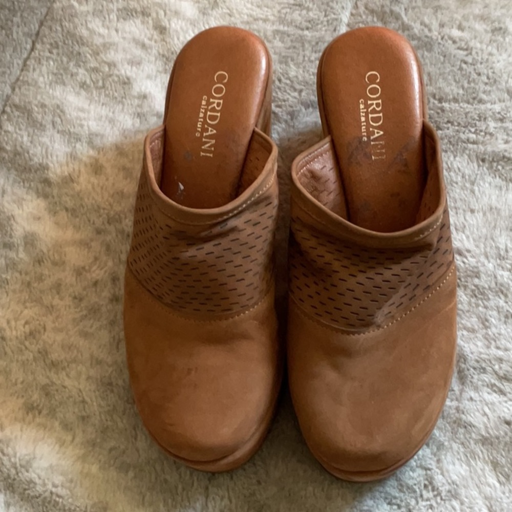 Woman’s color walnut nubuck platform